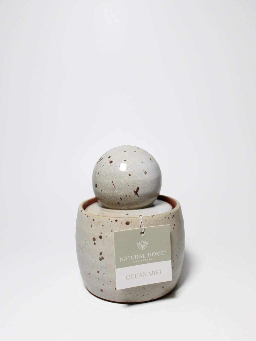 Elegant Ocean Mist Natural Home 13 oz scented candle