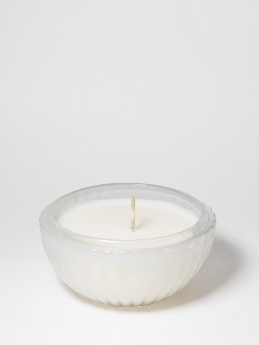 Elegant Winter White 6 oz scented candle