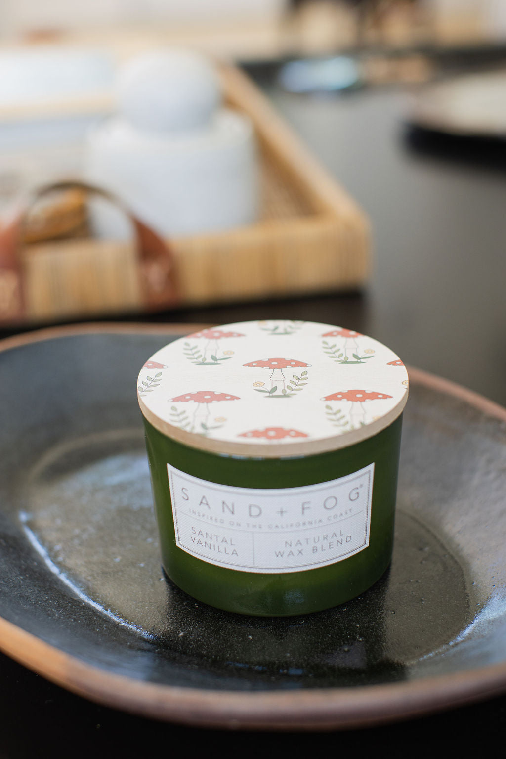 Elegant Santal Vanilla 12 oz scented candle