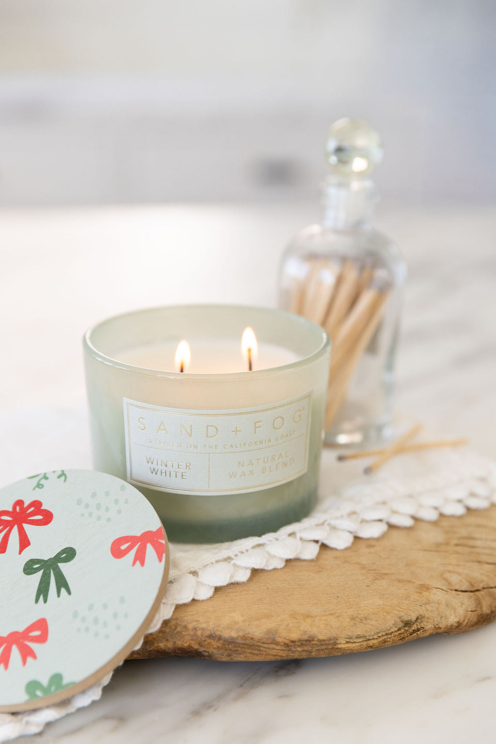 Elegant Winter White 12 oz scented candle
