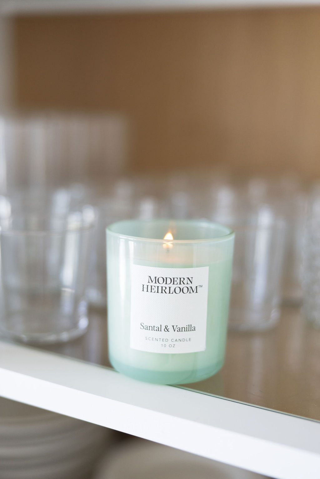 Elegant Santal & Vanilla 10 oz scented candle