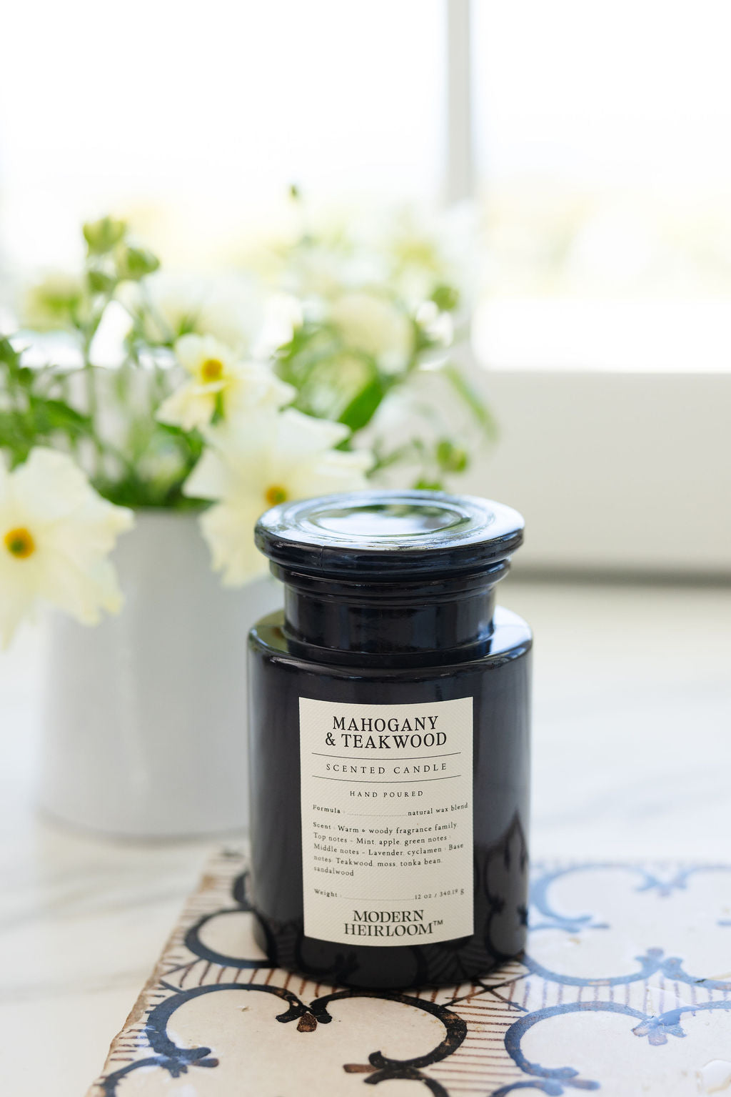Elegant Mahogany & Teakwood 12 oz scented candle