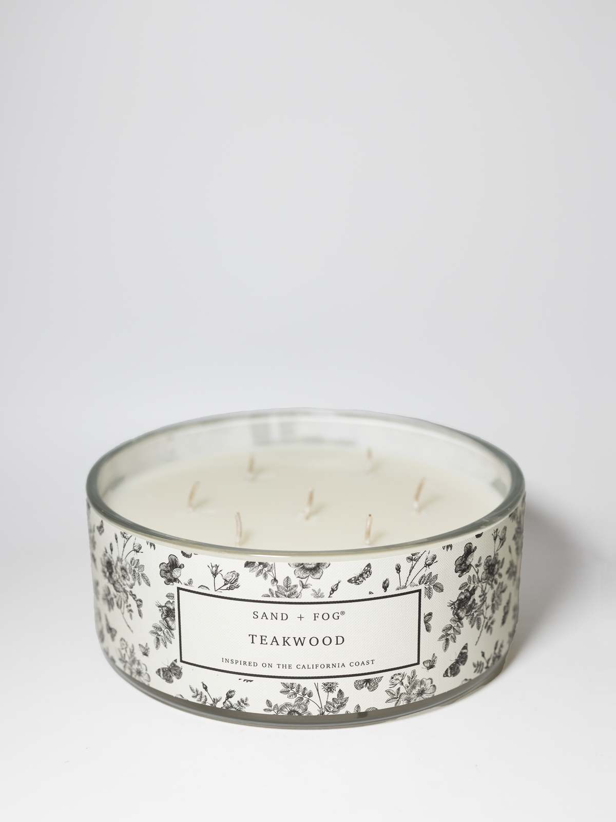Elegant Teakwood 34 oz scented candle