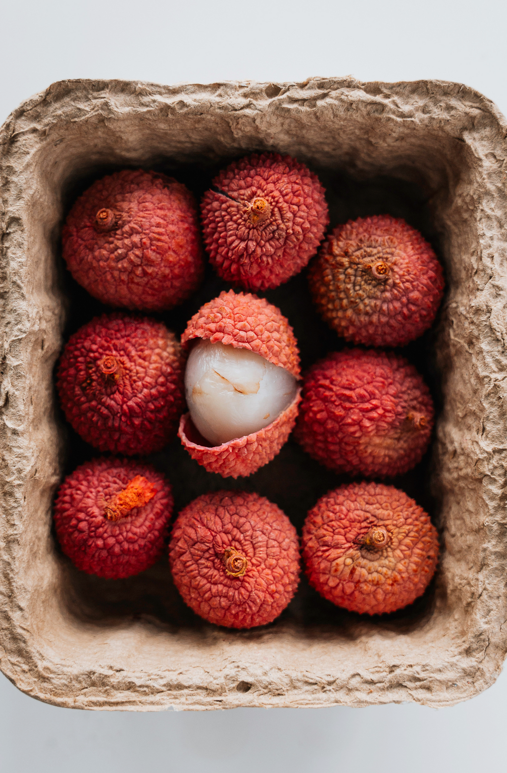 Elegant Lychee & Currant 12 oz scented candle