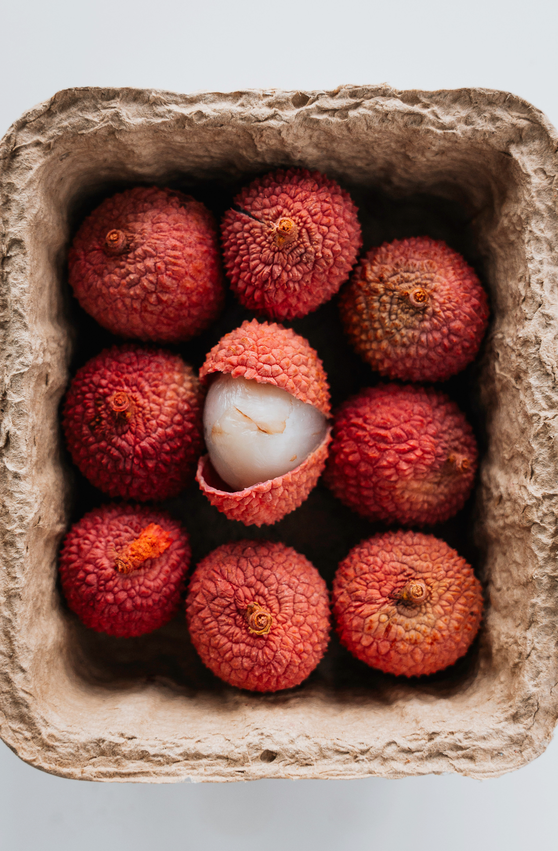 Elegant Lychee & Currant 12 oz scented candle