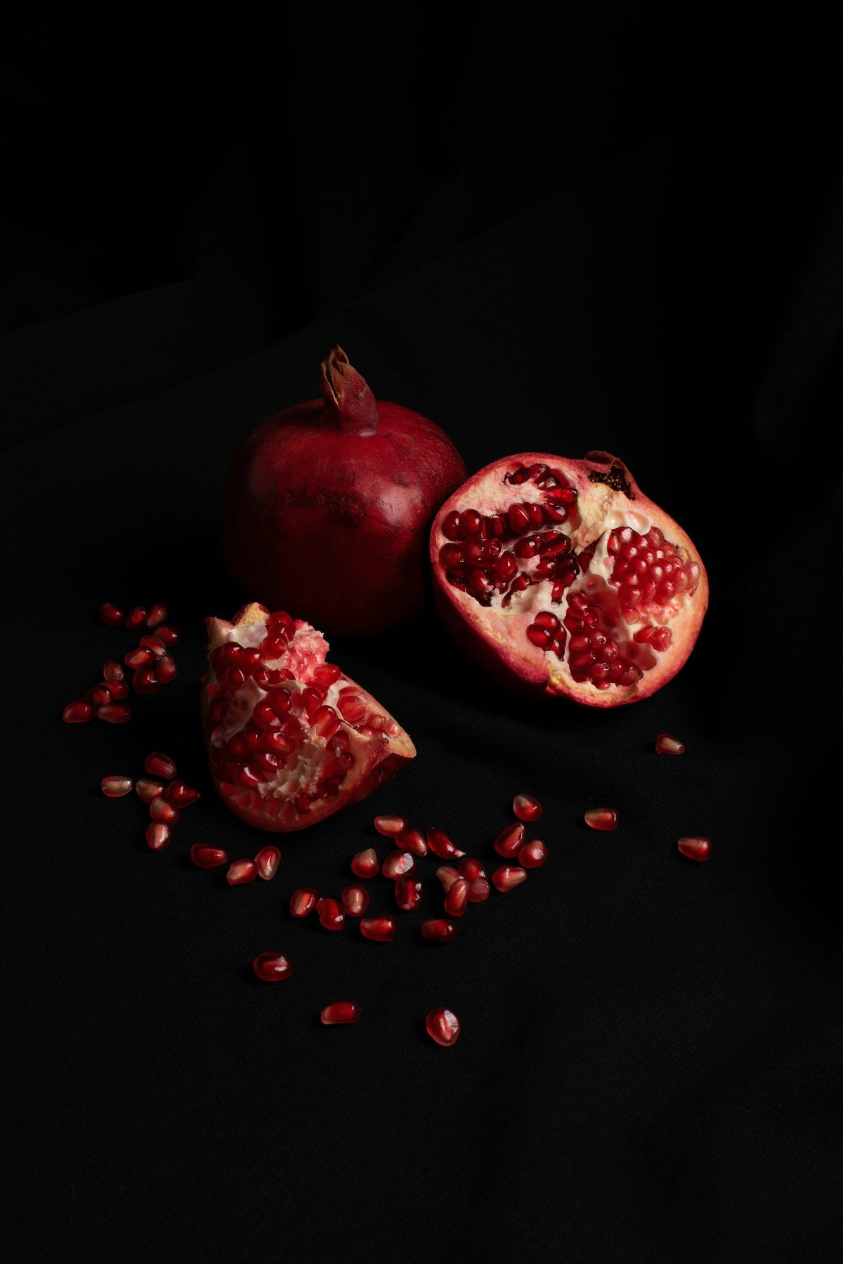 Elegant Pomegranate Noir 10 oz scented candle