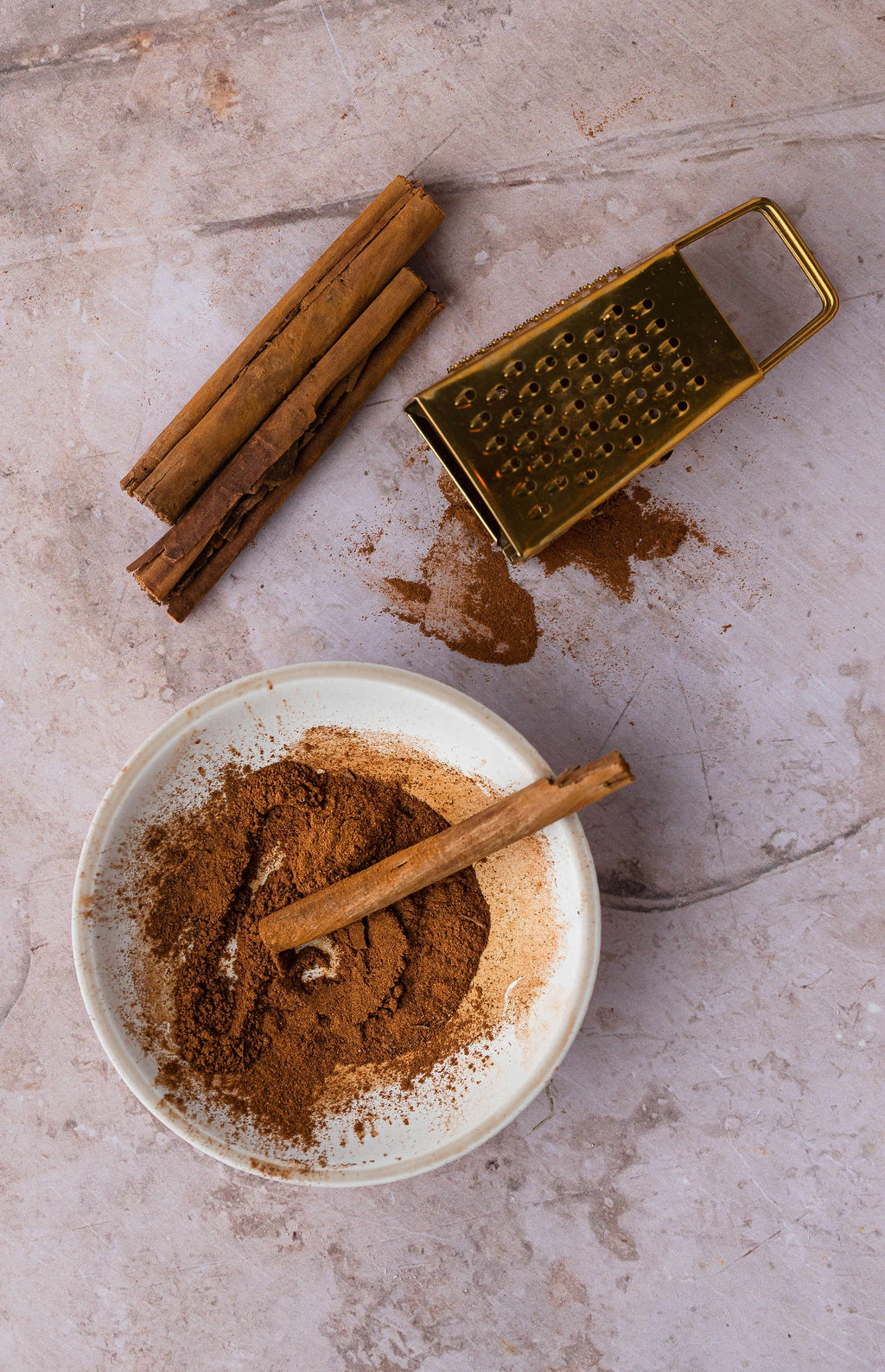 Elegant Cinnamon Vanilla 12 oz scented candle